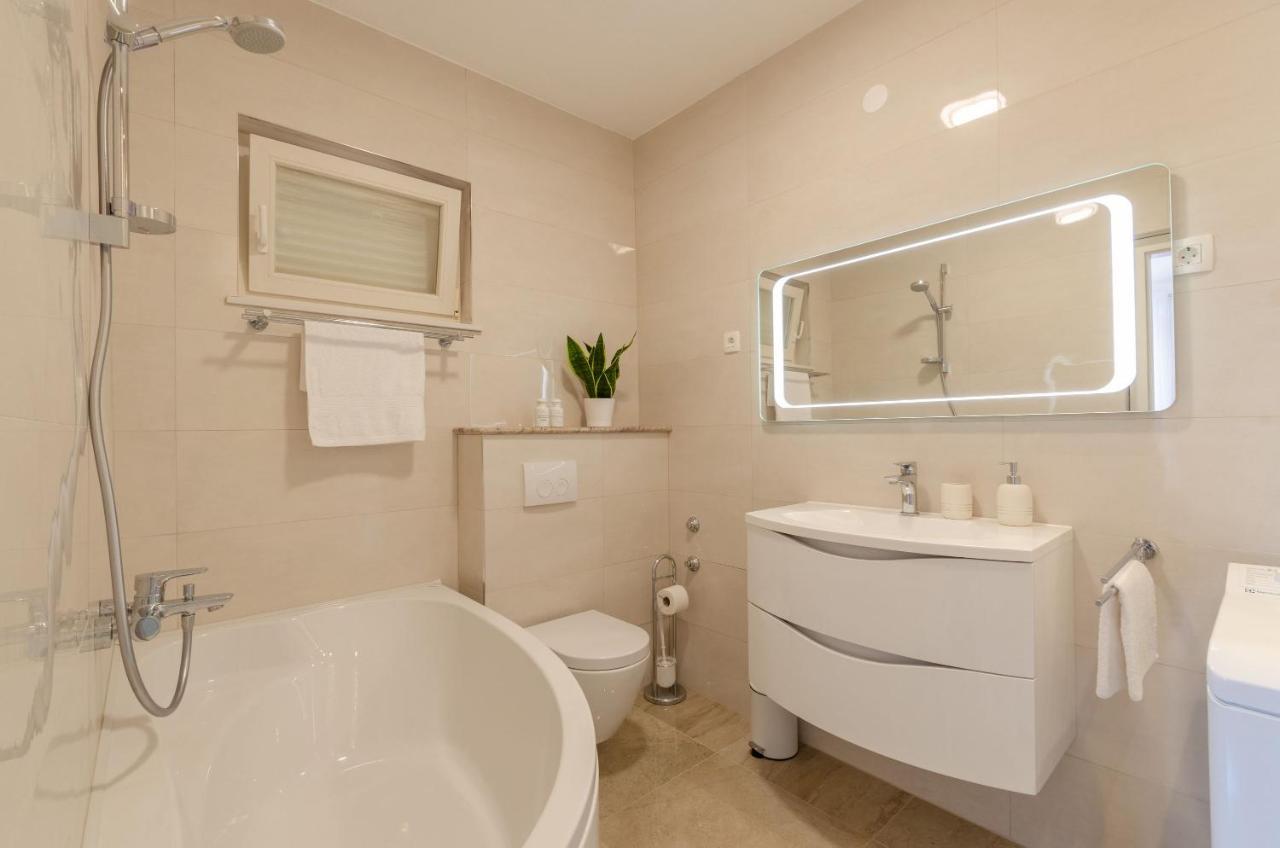 Pine Tree Apartment Zanetic Blato  외부 사진