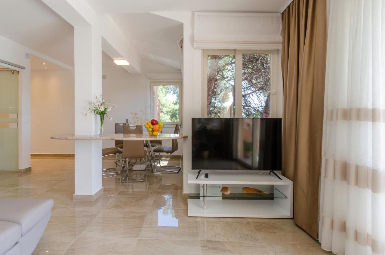 Pine Tree Apartment Zanetic Blato  외부 사진