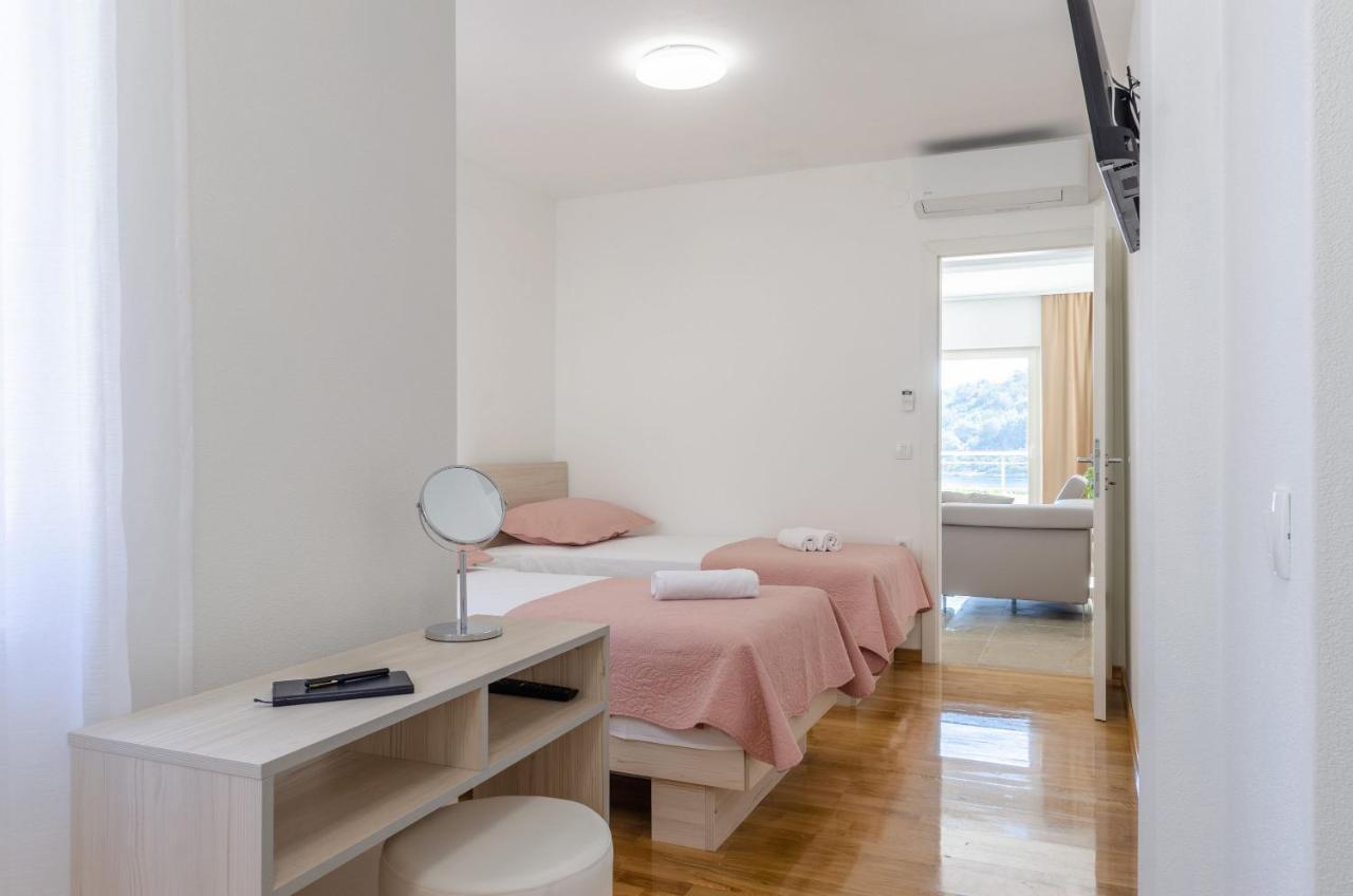 Pine Tree Apartment Zanetic Blato  외부 사진