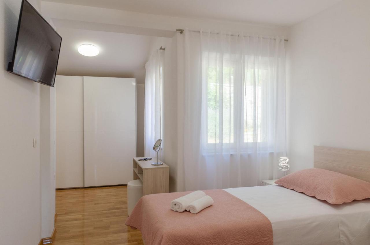 Pine Tree Apartment Zanetic Blato  외부 사진