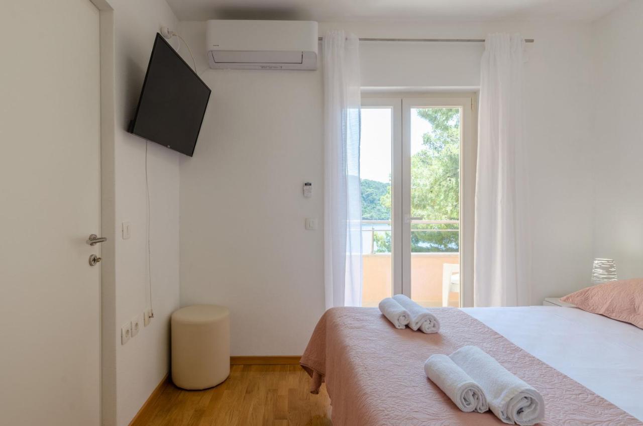 Pine Tree Apartment Zanetic Blato  외부 사진